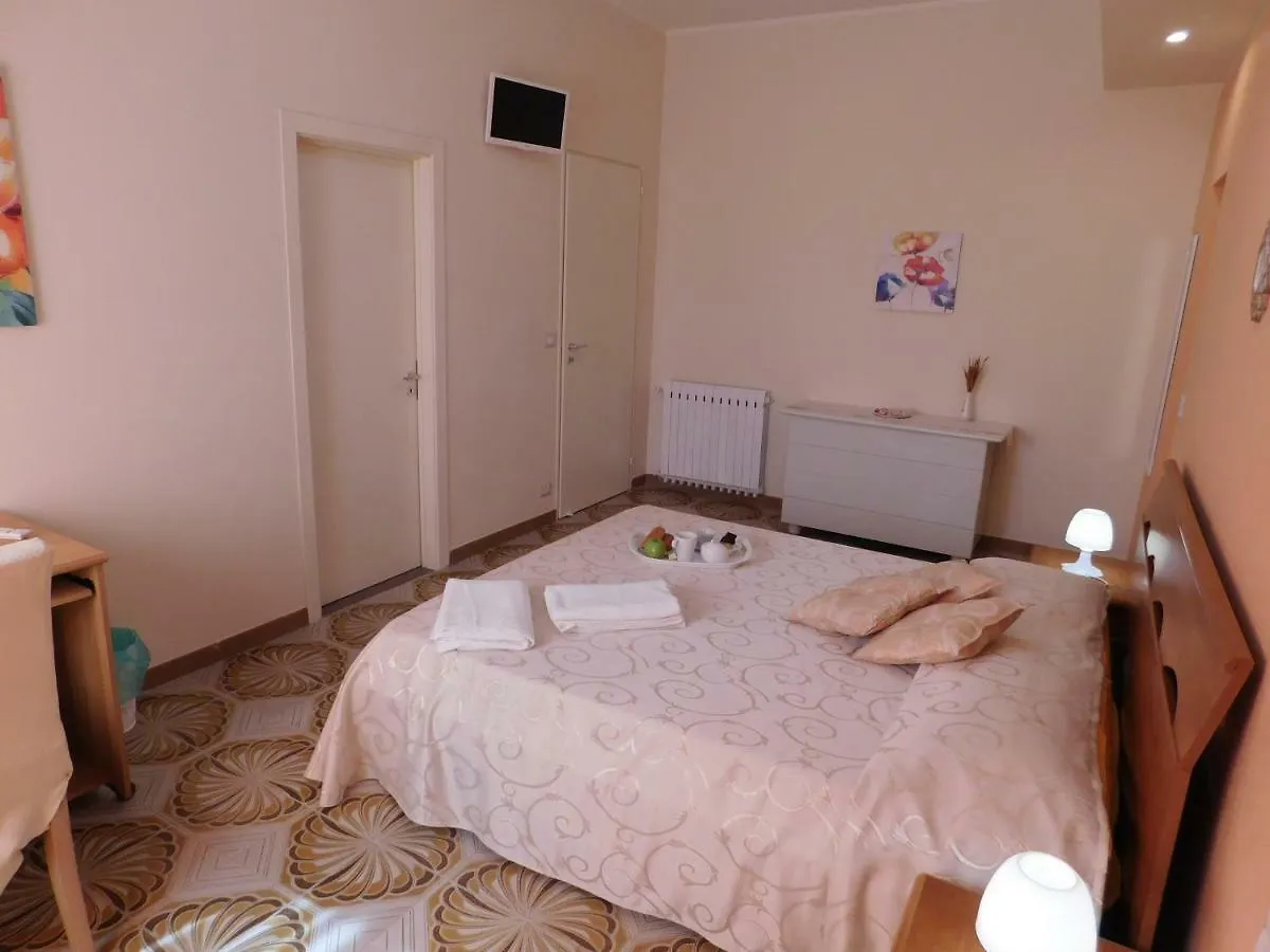 Bed & Breakfast B&B Affittacamere La Dolce Mela Francavilla di Sicilia Italy